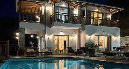 POOL Villa Mavraki - wifi, sea view, no neighbors (5 min to Mama Mia!!)