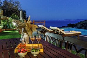 Property grounds - POOL Villa Mavraki - wifi, sea view, no neighbors (5 min to Mama Mia!!) (5JGM+32Q Skopelos, Greece)