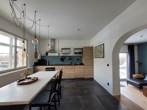 Fridge, oven, stovetop, dishwasher - Fewo Seilschaft im Hillehof Ostrau Traumhafte Aussicht und Großer Garten (Bad Schandau)