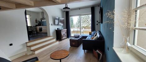 Smart TV, table tennis, books