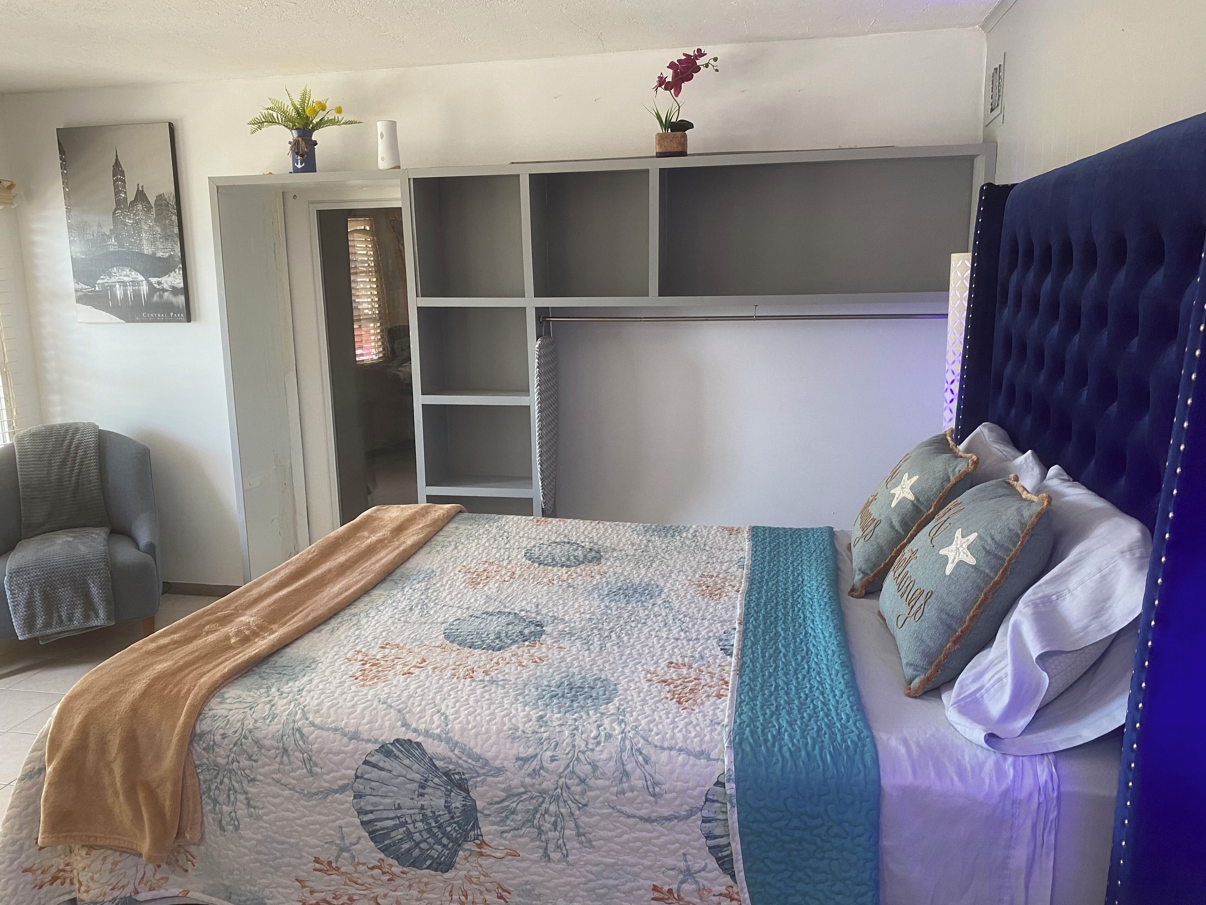 1 habitación, tabla de planchar con plancha, wifi y ropa de cama 