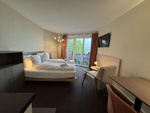 Bügeleisen/Bügelbrett, kostenloses WLAN, Bettwäsche