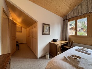 3 soverom, strykejern/-brett, wi-fi (inkludert) og sengetøy