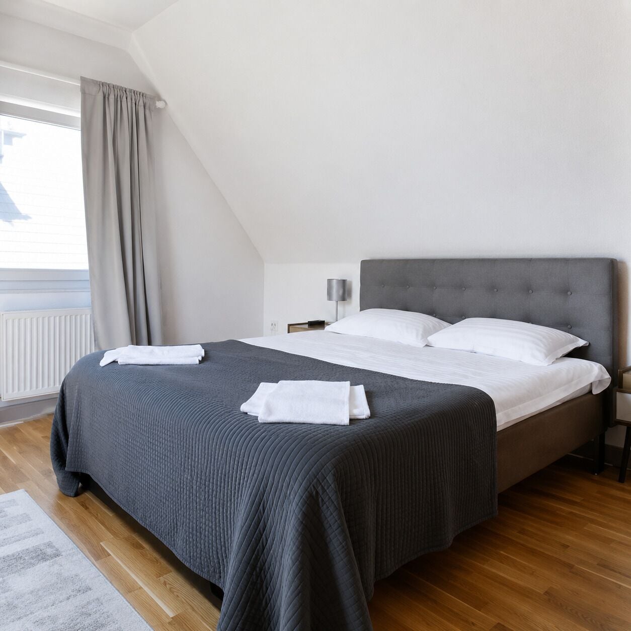 Aki Gray Apartment | 1 sovrum, allergitestade sängkläder och ljudisolering