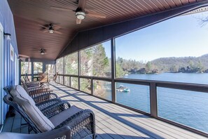 Terrace/patio - Breathtaking views lakeside cottage (Robbinsville)