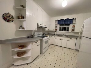 Micro-ondes, four, plaque de cuisson, lave-vaisselle