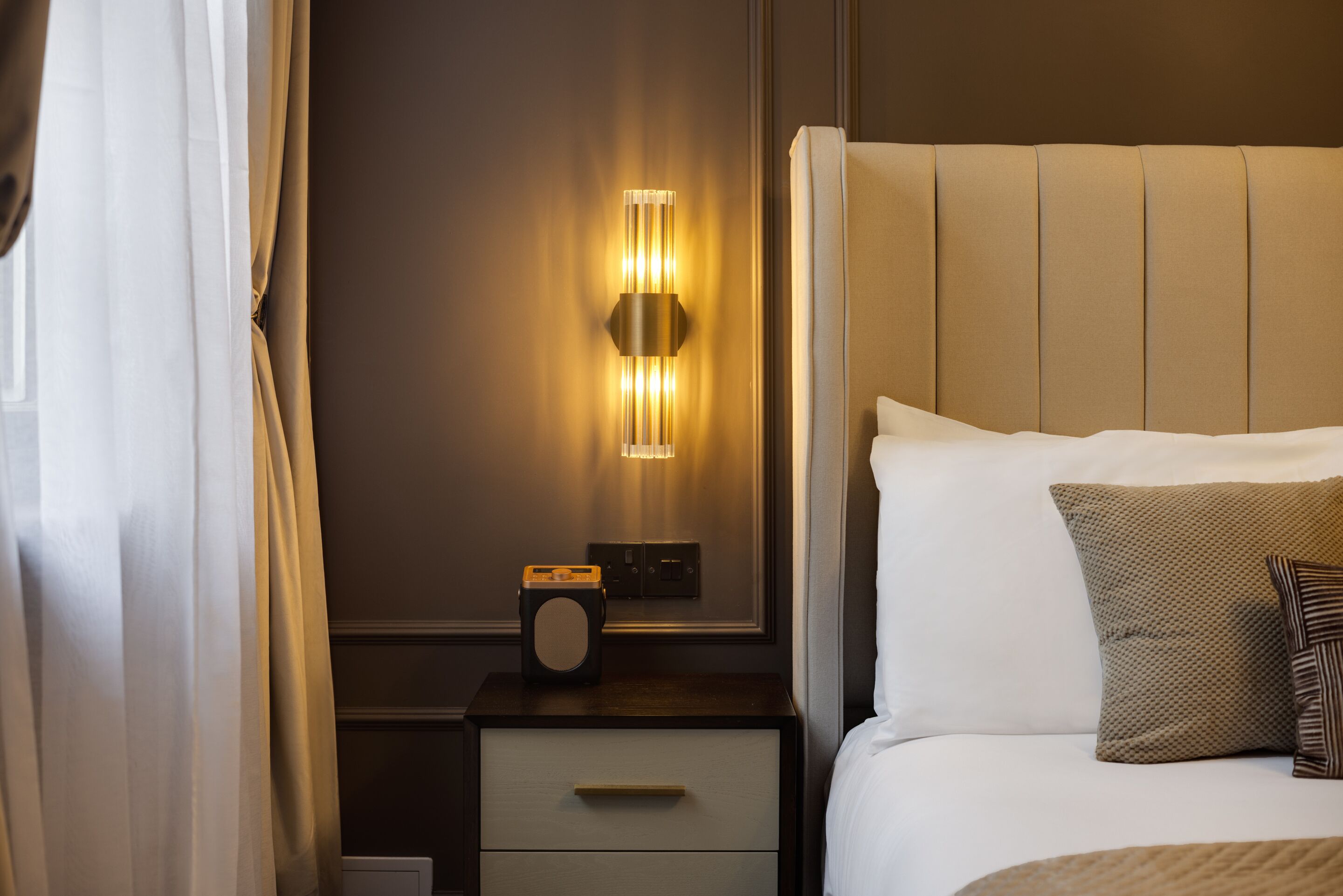 أغطية فراش متميزة وأسرّة بطبقة علوية مريحة وبديكورات فريدة لكل غرفة