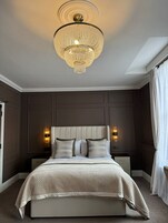 Deluxe Double Room, Ensuite | Premium bedding, pillowtop beds, individually decorated