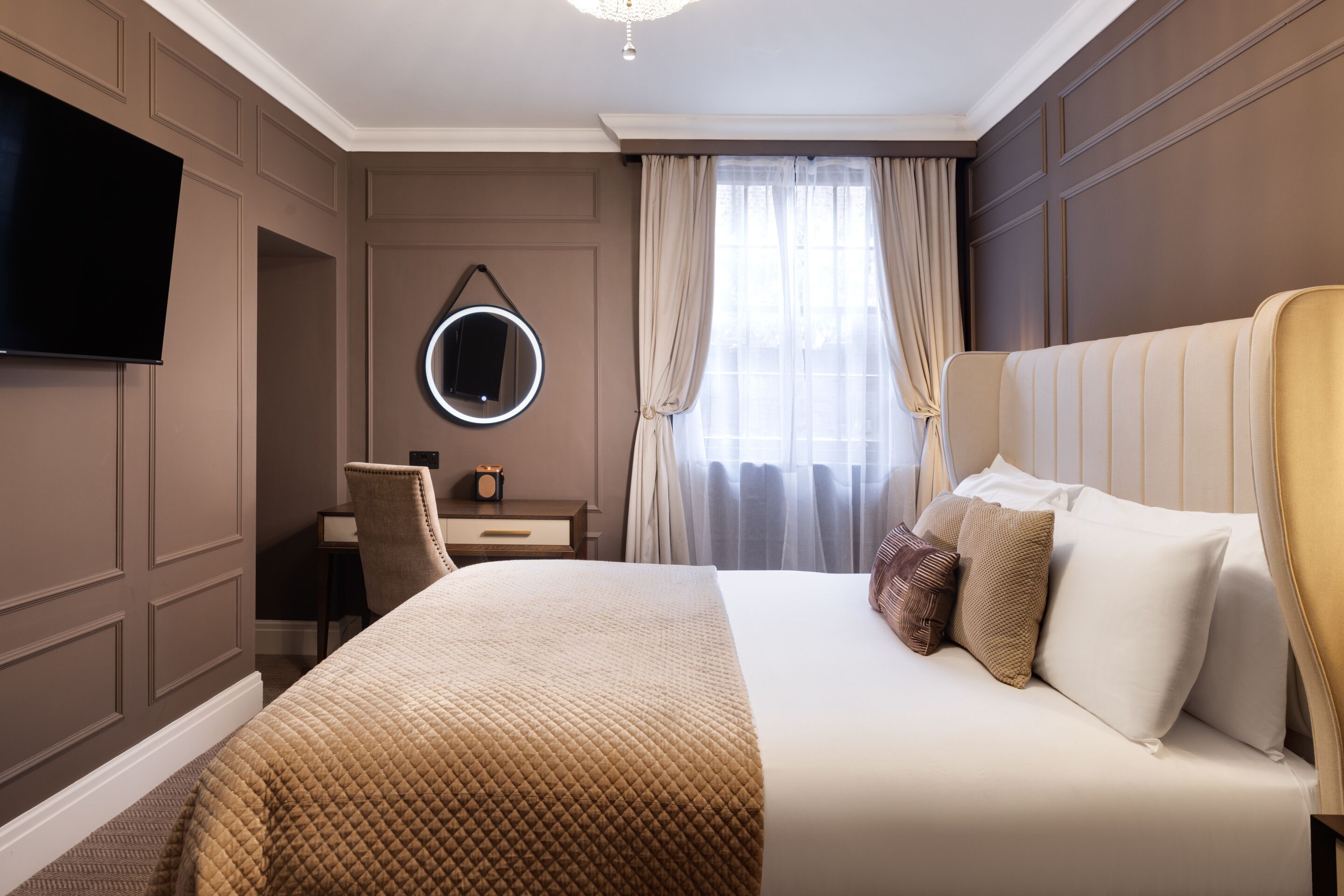 أغطية فراش متميزة وأسرّة بطبقة علوية مريحة وبديكورات فريدة لكل غرفة