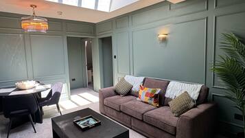 Apartment, Private Bathroom | Lounge