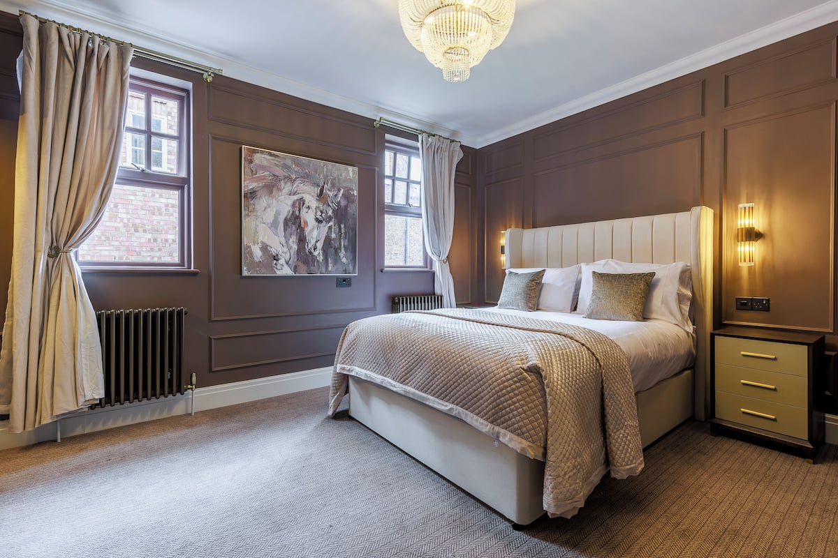 Deluxe Double Room, Ensuite | 1 bedroom, premium bedding, pillowtop beds, desk