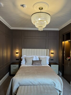 Deluxe Double Room, Ensuite | 1 bedroom, premium bedding, pillowtop beds, desk