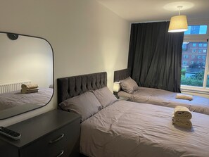 1 bedroom, iron/ironing board, WiFi, bed sheets - Self Catering Apartment in Vauxhall.  (London)