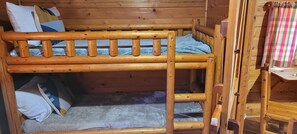 1 bedroom, free WiFi, bed sheets, wheelchair access - Escape to Texarkana's Log Cabin 2 with All the Comforts! (Texarkana)