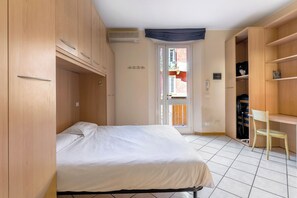 Interior - Bright Studio with balcony (Bologna)