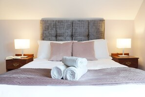 Deluxe Twin Room | Blackout curtains, soundproofing, iron/ironing board, free WiFi - Ashville Guesthouse (Westport)