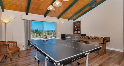 Cheerful Escape: Mountain Views, Fully Fenced, Game Room, Firepit, BBQ, & Office