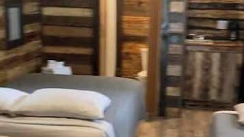 1 bedroom, bed sheets