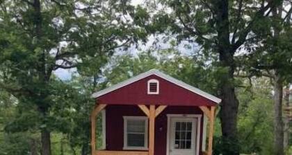 Cozy Cabin #3 located 1 mile from Bennett Spring state park