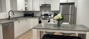  Morden&Cozy 2B1B suite near Langley enent