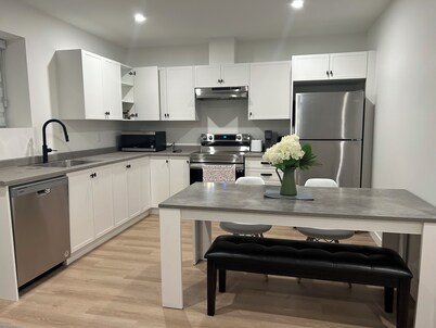  Morden&Cozy 2B1B suite near Langley enent