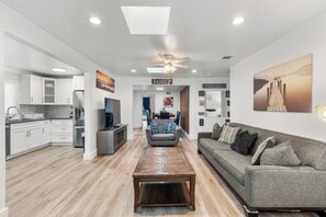 Télévision, chaîne hi-fi