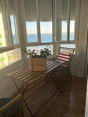 Interior - Apartamento con Vistas a Playa. Ideal Para Familias (Cádiz)