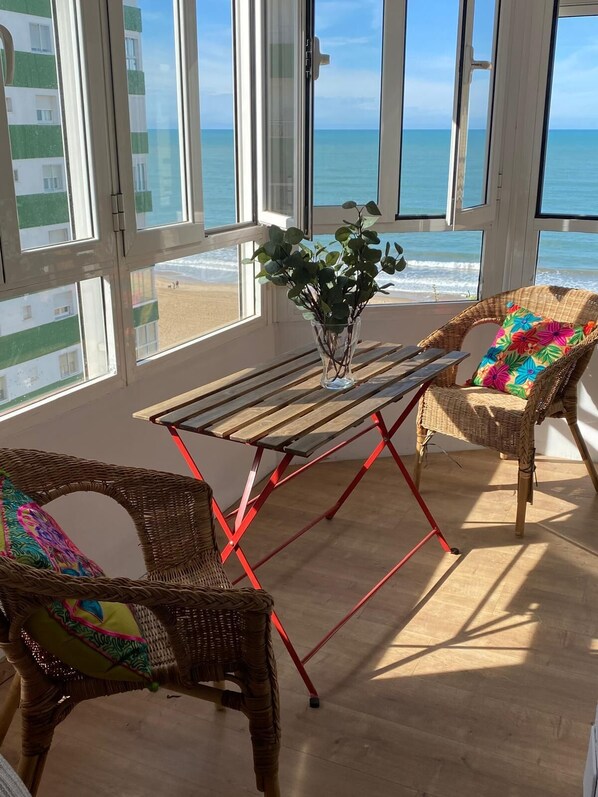 Interior - Apartamento con Vistas a Playa. Ideal Para Familias (Cádiz)