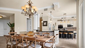 Dining - Sweeping Gulf and Bay views on Clearwater Beach, 15th floor Penthouse 3 BR/3BA (Clearwater)