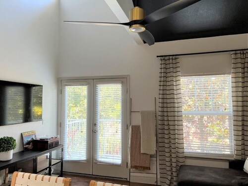 Amazing Location!  Alberts Place @ Midtown w/parking Walk to UF and the Stadium.