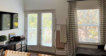 Amazing Location! Alberts Place @ Midtown w/parking Walk to UF and the Stadium.