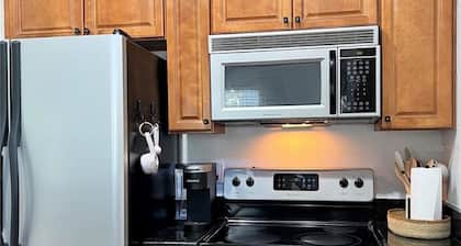 Amazing Location!  Alberts Place @ Midtown w/parking Walk to UF and the Stadium.