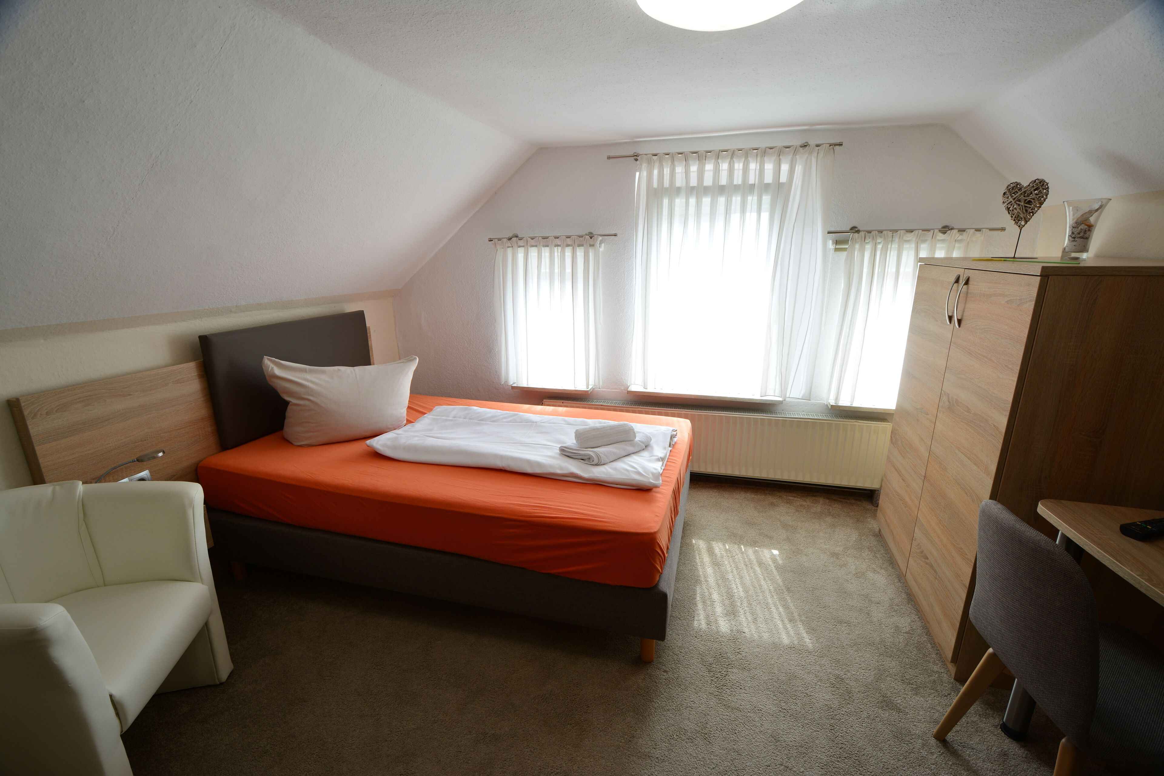 Standaard eenpersoonskamer | Een bureau, een laptopwerkplek, gratis wifi