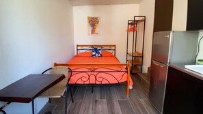 Economy-Studio, Poolzugang