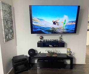 Interior - Majestic ocean views. Hot-tub. Relaxation+tranquility (Langlois)