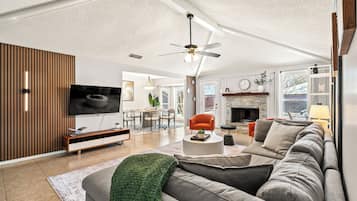 Smart TV, fireplace