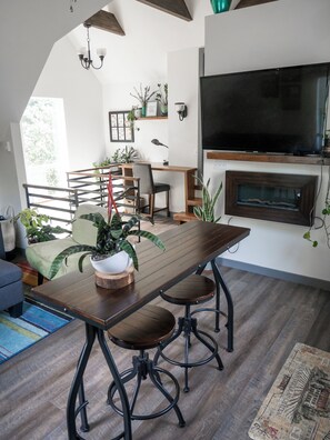 Fireplace - Lovely loft apartment (Tualatin)