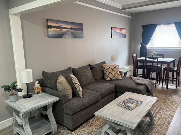 Living area - Close to downtown, Hobart college , and beautiful Seneca lake (Geneva)