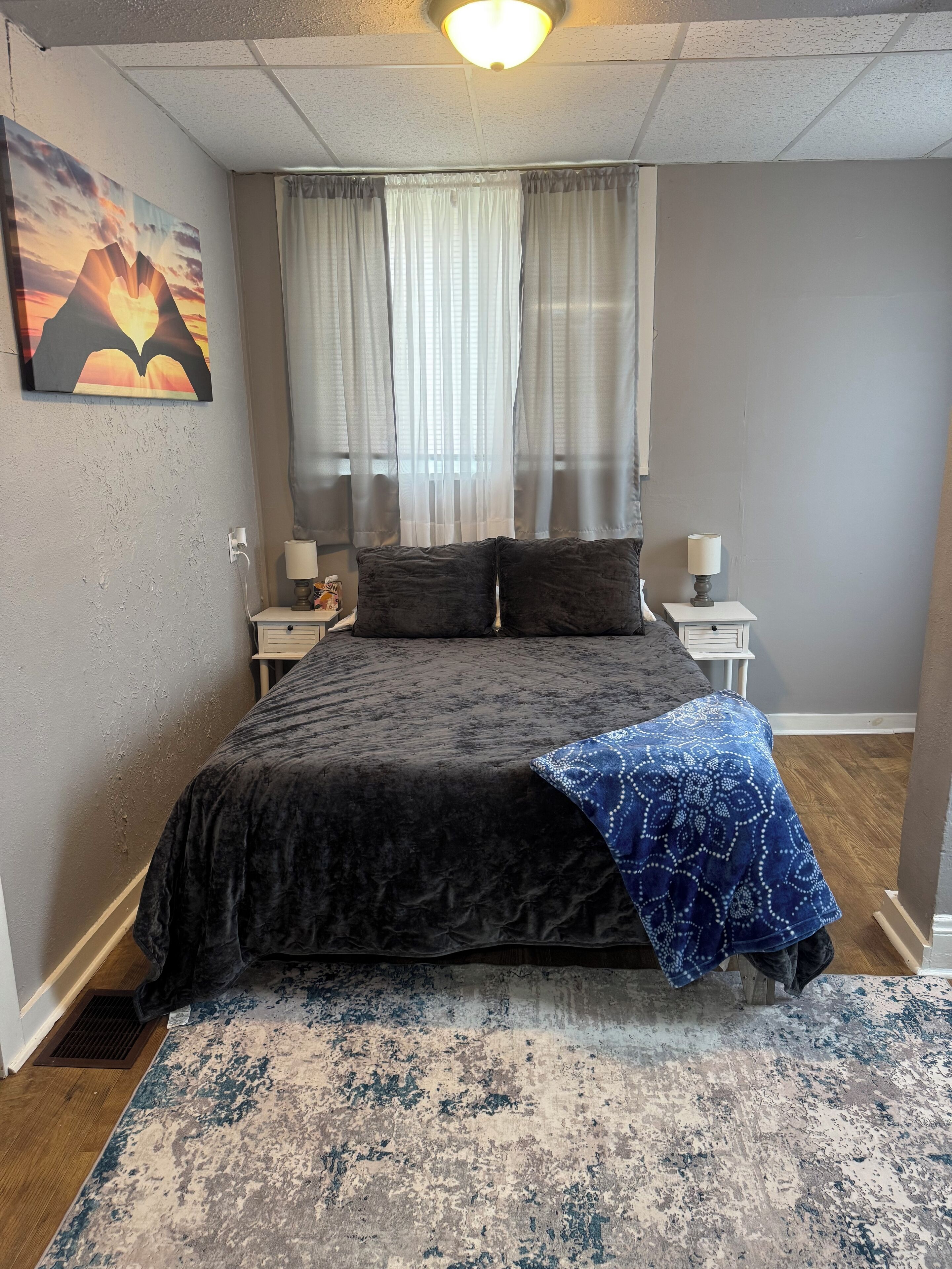 2 bedrooms, iron/ironing board, WiFi, bed sheets