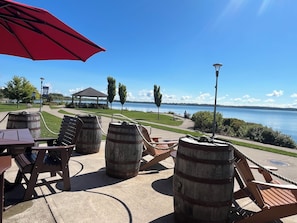 Outdoor dining - Close to downtown, Hobart college , and beautiful Seneca lake (Geneva)