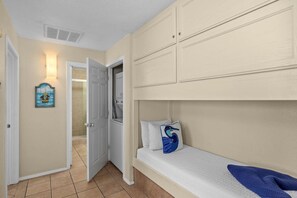 Caja de seguridad en la habitación y escritorio 