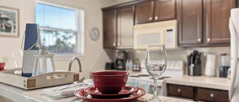 Frigorifero, microonde, forno, macchina per tè/caffè