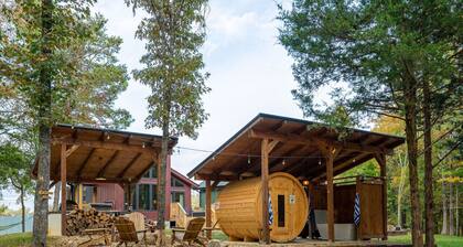 Romantic Treehouse w/ Sauna, Hot Tub, & Fire Pits!
