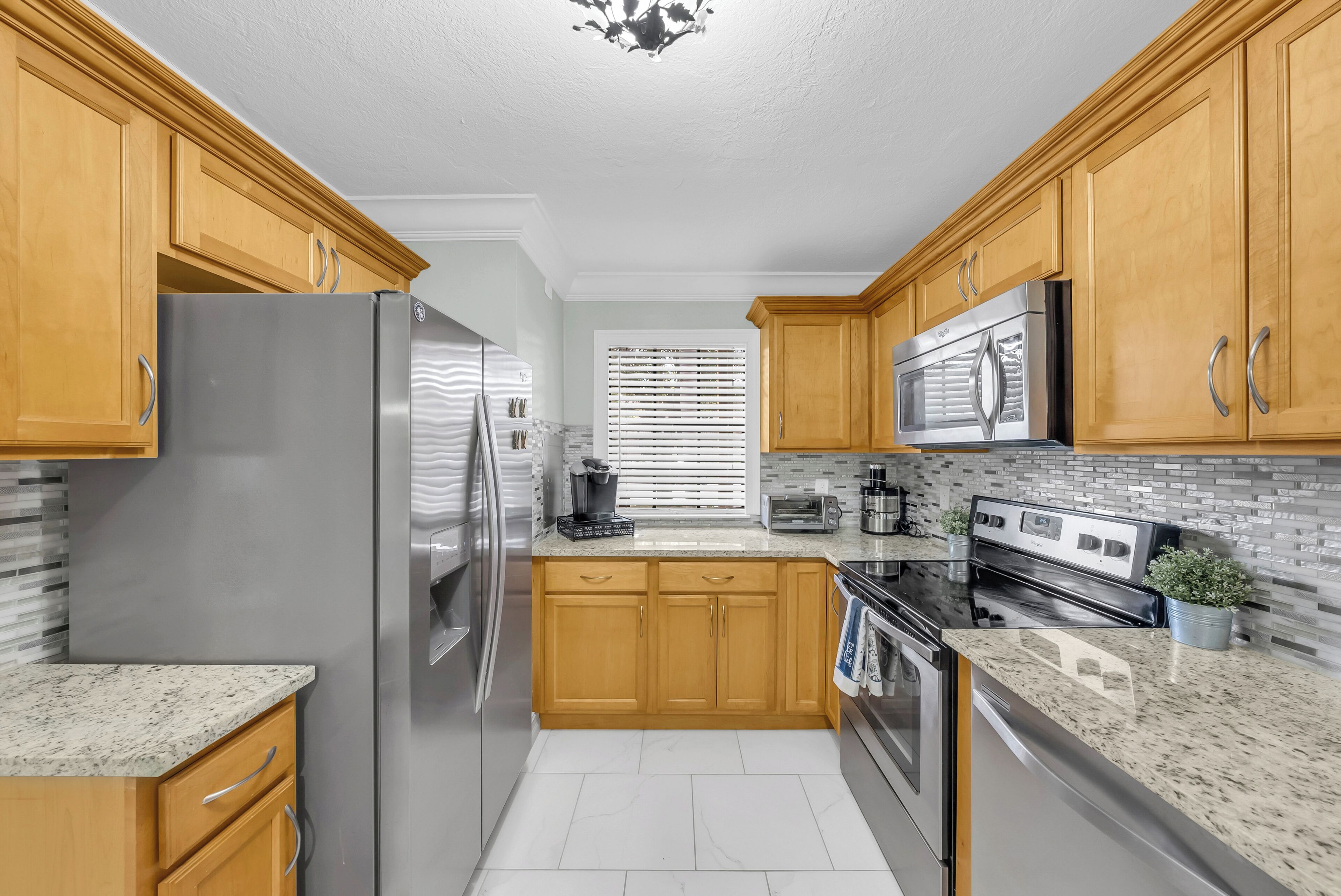 冰箱、微波炉、烤箱、炉灶