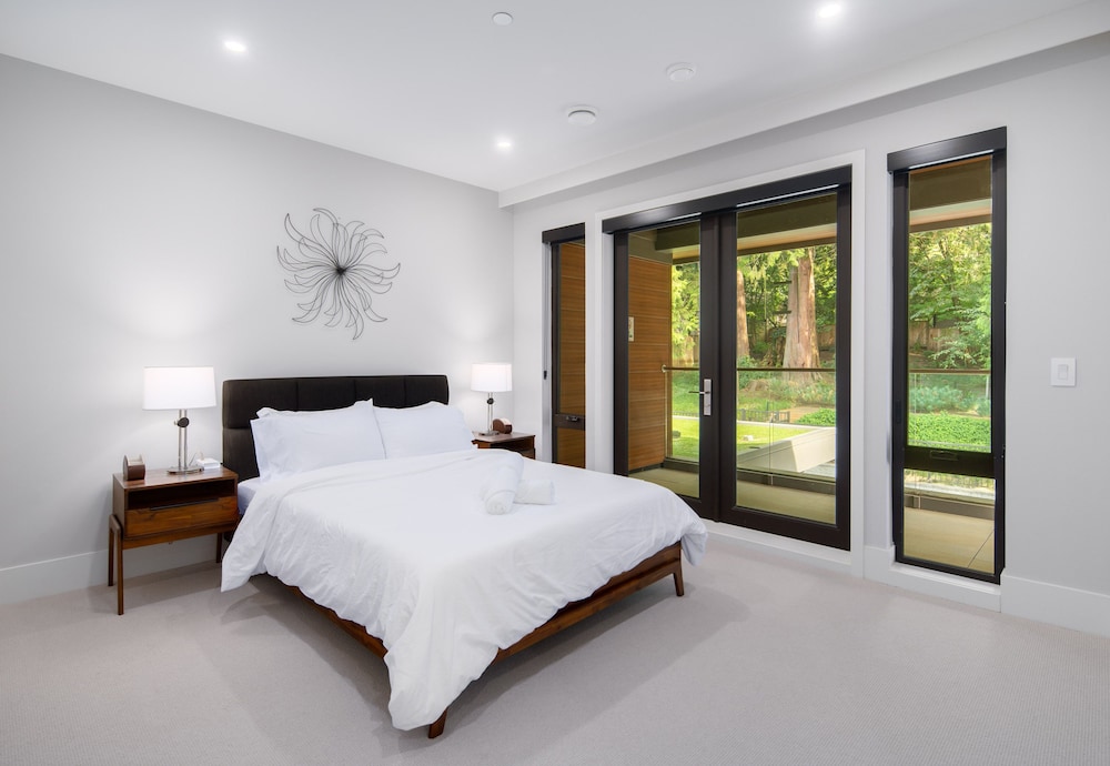 Opulent Retreat Pool, Spa, Hot Tub & Theater - Cipro