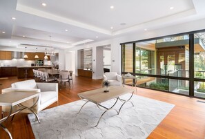 Interior - Opulent Retreat  Pool, Spa, Hot tub & Theater (West Vancouver)