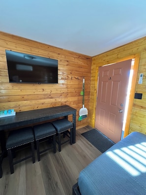 1 bedroom, WiFi, bed sheets - Camping Cabins at the Red Desert RV Park (Moab)