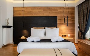4 bedrooms, in-room safe, iron/ironing board, free WiFi