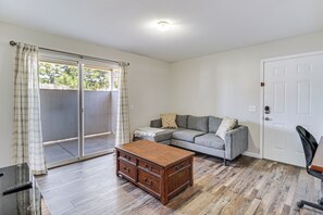 TV - 3 Mi to Downtown Reno: Charming Condo w/ Patio (Reno)