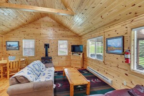 TV, fireplace, DVD player - Hike, Ski, ATV & More: Deadwood Cabin w/ Grill (Deadwood)